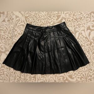 DO+BE Black Faux Leather Pleated Skort Size Medium New with Tags
